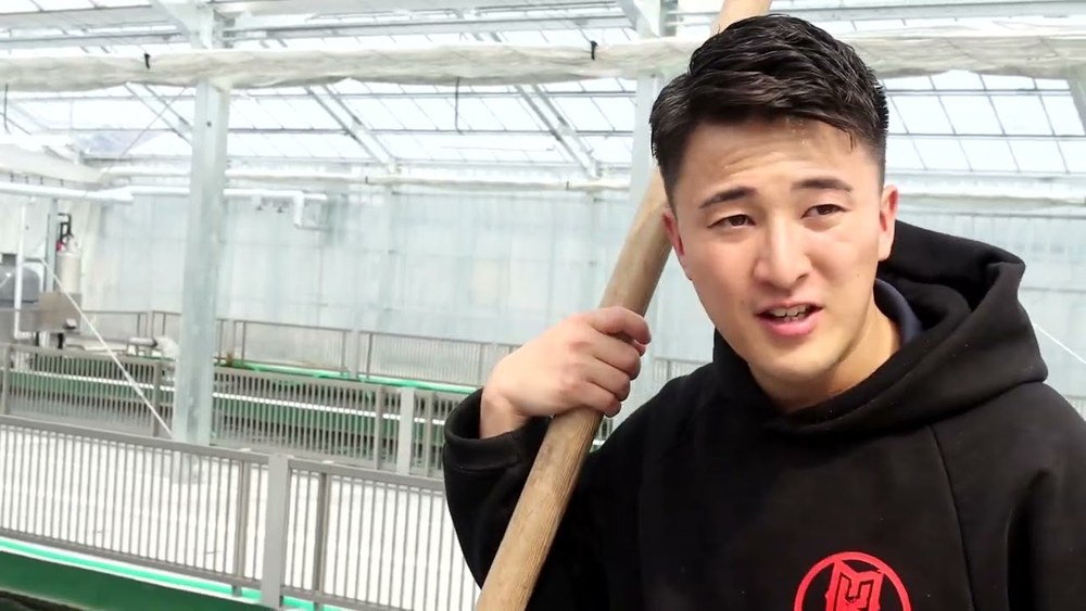 Bij Sakai Fish Farm in Mihara tijdens de koi hunt van maart 2026